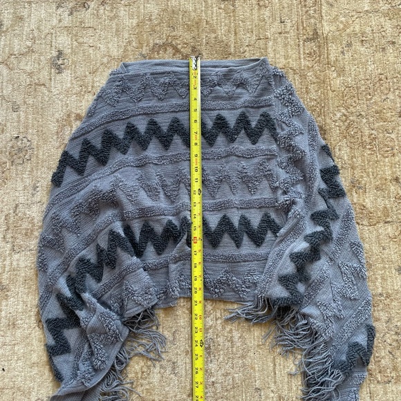 Lux Poncho. Dark and Light Gray. One size. - Picture 3 of 7